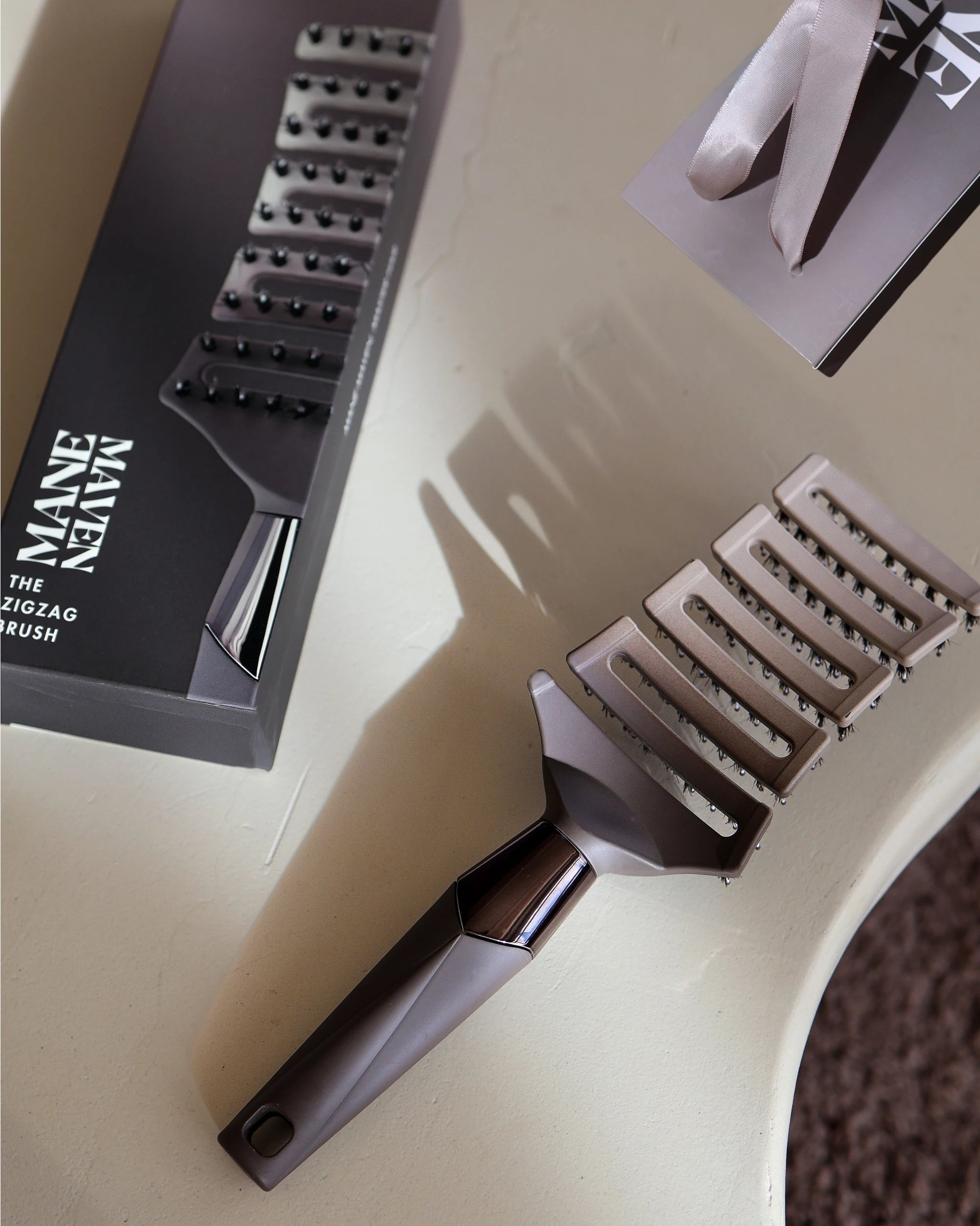 ZIGZAG Brush – perfect salon-worthy hair brush for effortless detangling and styling at home